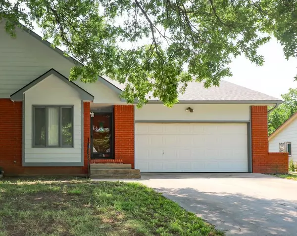 727 E Lisa Lane, Mulvane, KS 67110-1716