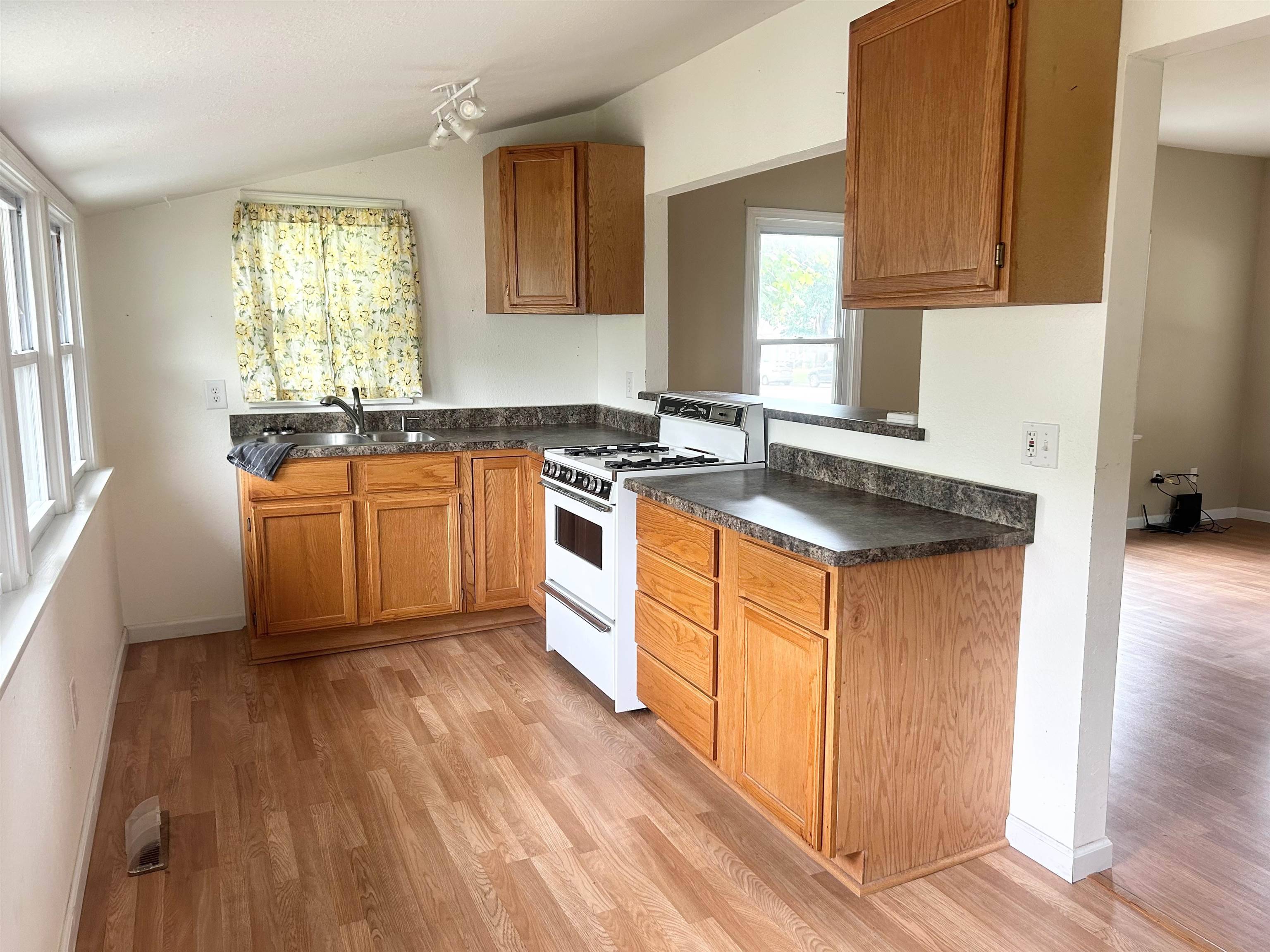 Wellington, KS 67152,901 N Jefferson Ave