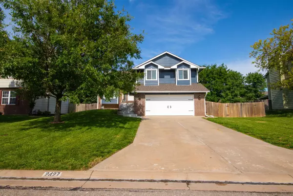 2427 N Persimmon St, Derby, KS 67037