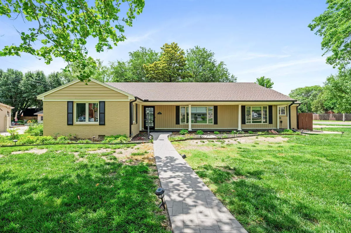 Wichita, KS 67207,28 S Colonial Ct