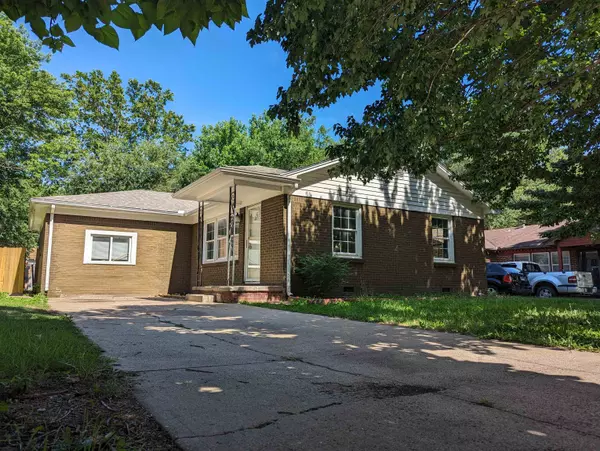 1244 N Lakeview Dr., Derby, KS 67037