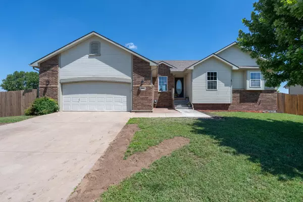 861 S Sunset Cir Andover, KS 67002