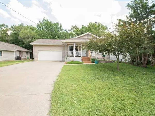 312 S Cedar St, Hillsboro, KS 67063