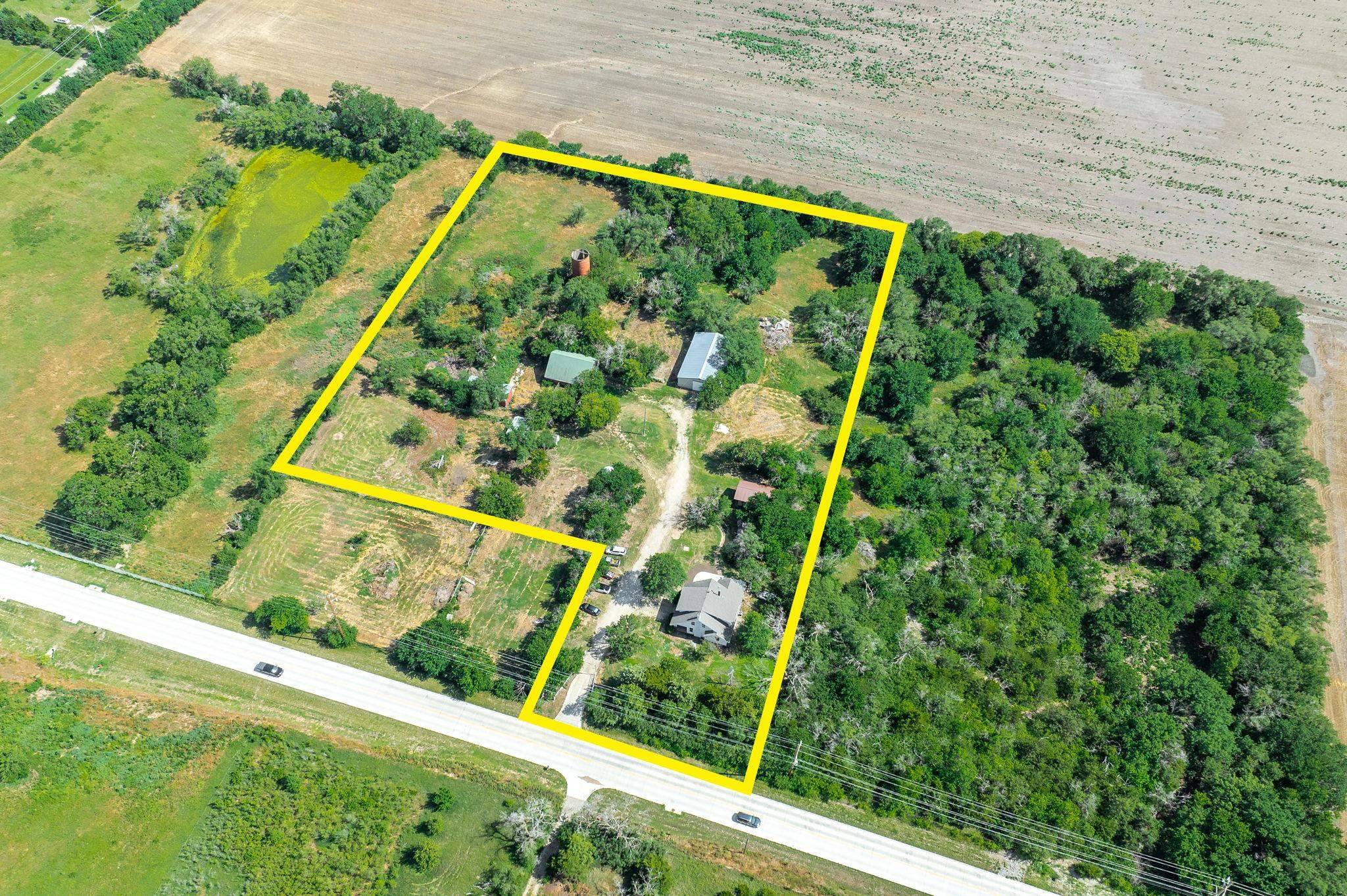 825 W 77th St N, Valley Center, KS 67147