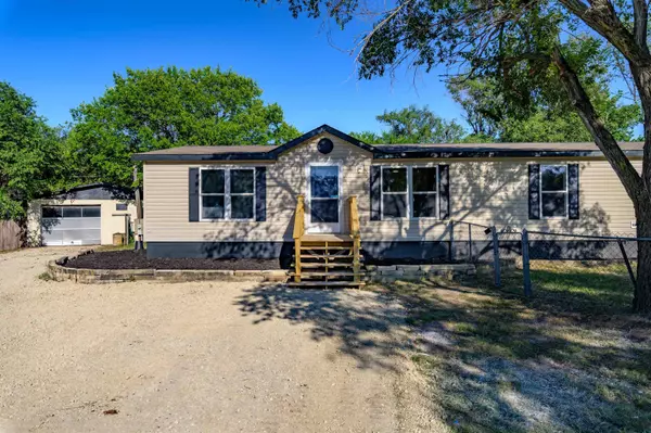 7348 S Pattie St, Haysville, KS 67060-2151