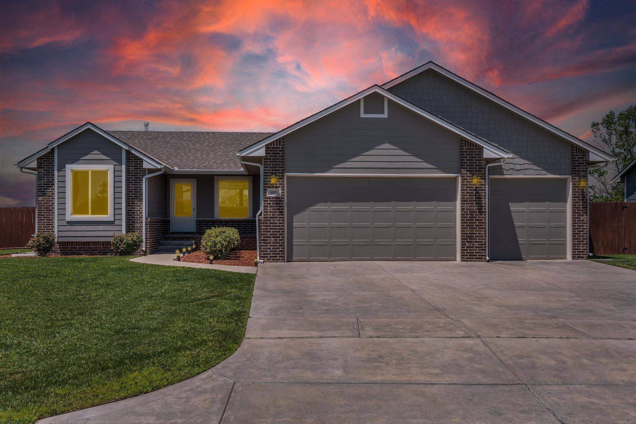 885 S cattail cir, Haysville, KS 67060-2166