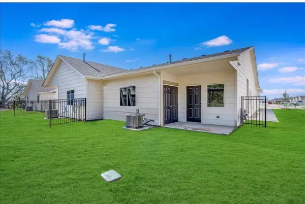 Wichita, KS 67205,4319-4321 N Sandplum St # 21