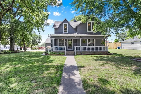 217 S Elm St, Whitewater, KS 67154