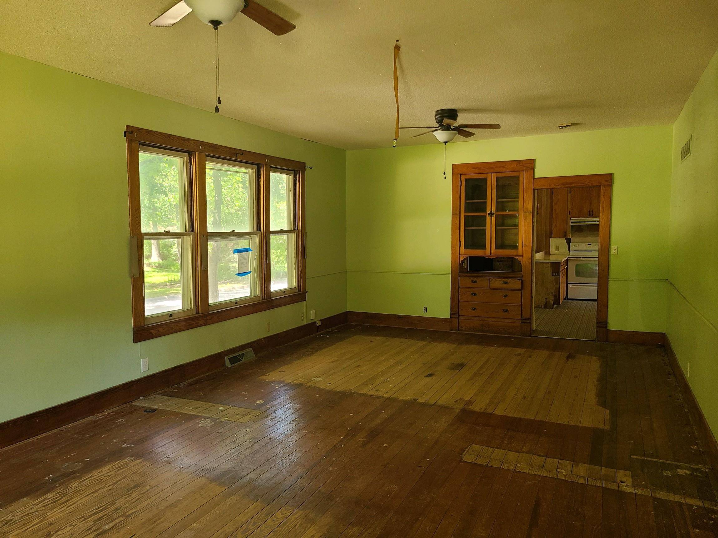 Lindsborg, KS 67456,130 W Green St