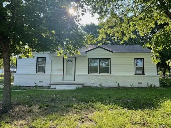 927 N Georgie Ave, Derby, KS 67037