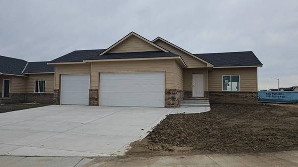 9002 E Summerside Pl, Bel Aire, KS 67226