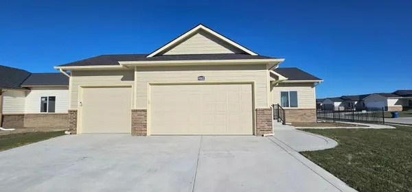 9002 E Summerside Pl, Bel Aire, KS 67226