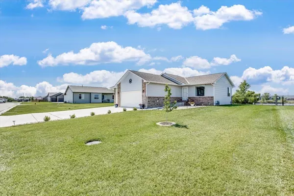 Haysville, KS 67060,2321 W Country Lakes St