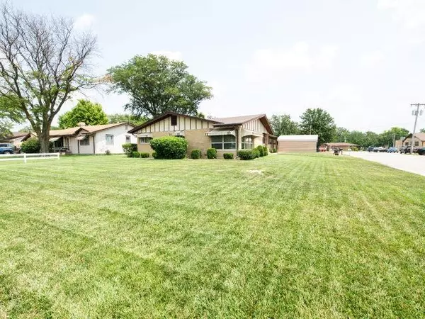 Hillsboro, KS 67063,112 W F St