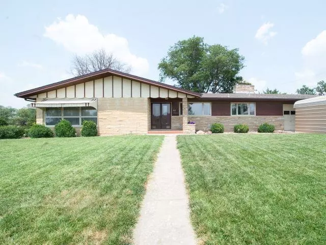 Hillsboro, KS 67063,112 W F St