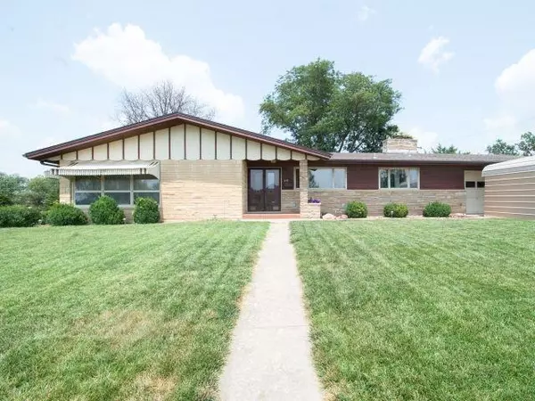 112 W F St,  Hillsboro,  KS 67063