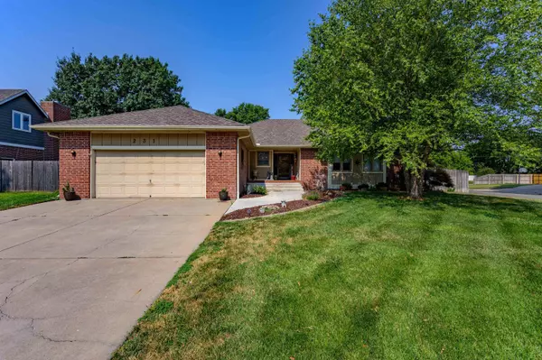 231 N Pine Grove St, Wichita, KS 67212