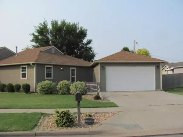 1220 Sierrra Dr, Salina, KS 67401