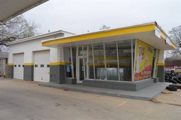 611 W Harry St, Wichita, KS 67213