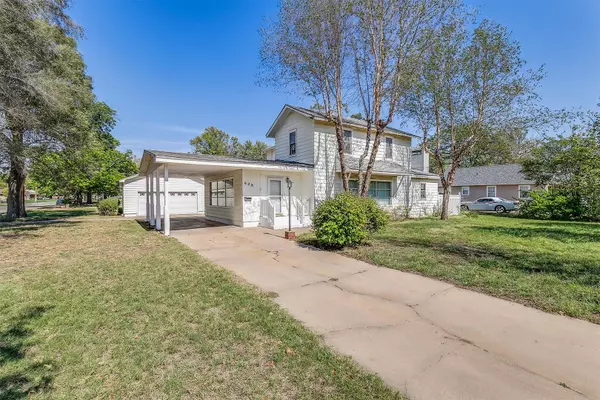 628 W 22nd Ave, Hutchinson, KS 67502