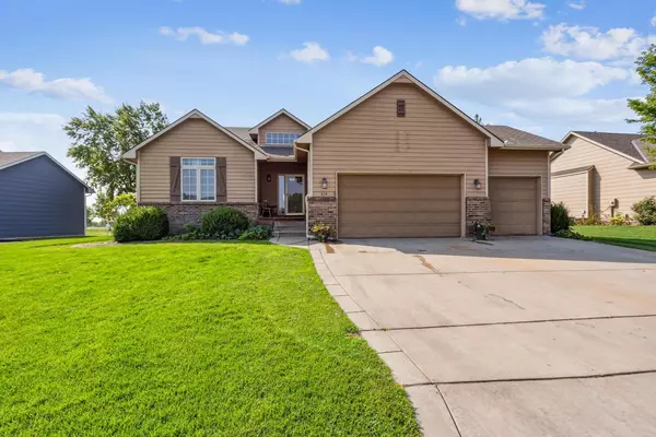 615 W Cherry Oaks St, Cheney, KS 67025