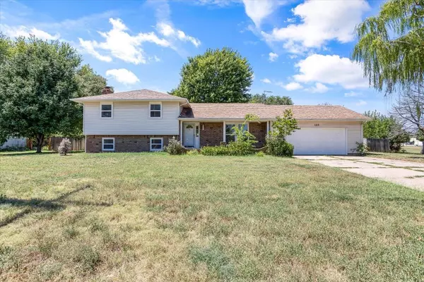 125 S Ballard Dr, Haysville, KS 67060