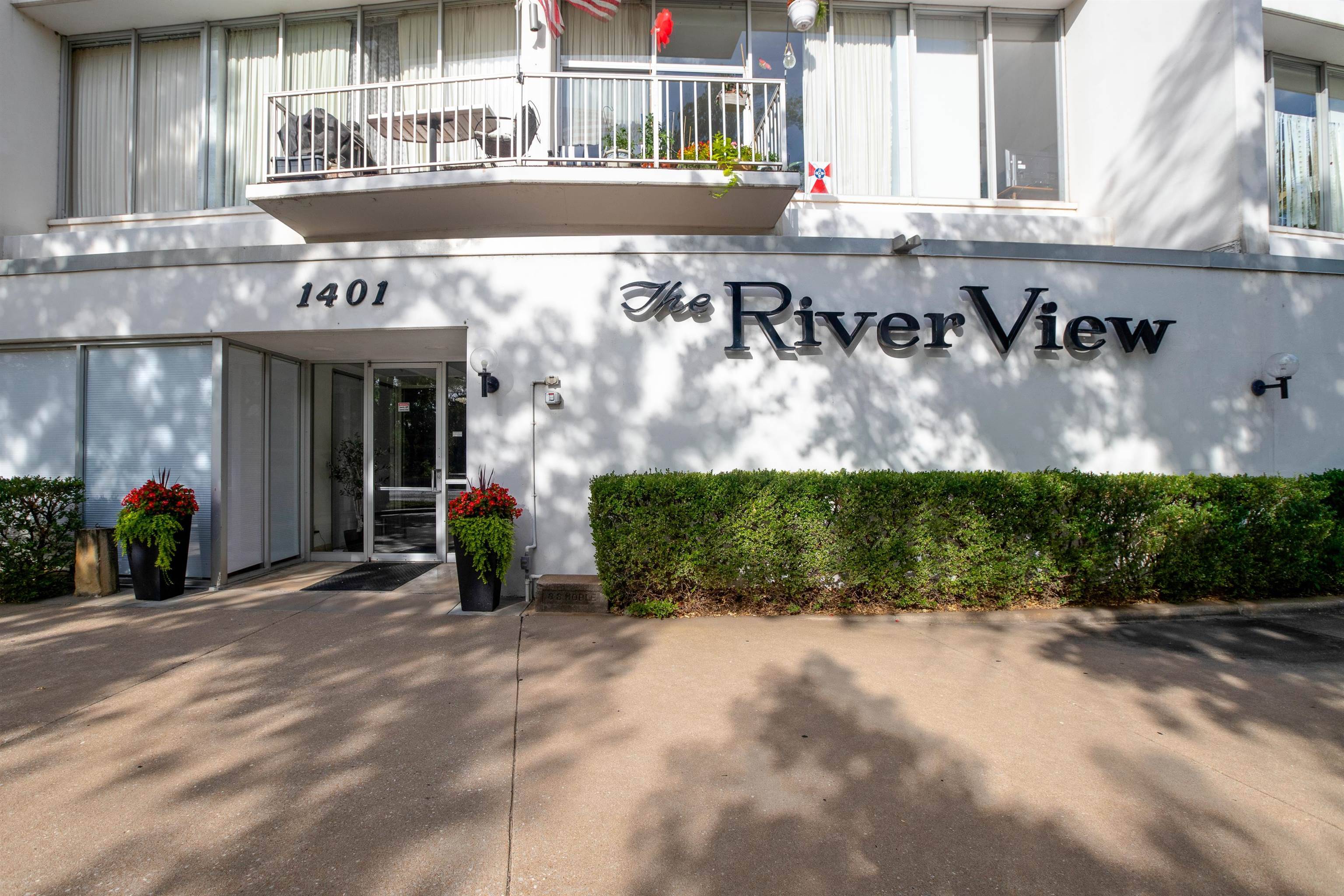 1401 W River Blvd, Wichita, KS 67203