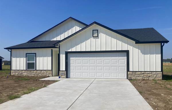 1315 Robin Dr, Mcpherson, KS 67460