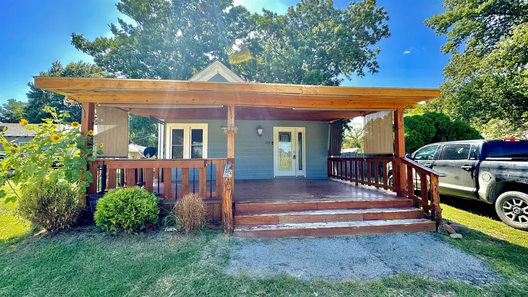 1319 S D St, Arkansas City, KS 67005