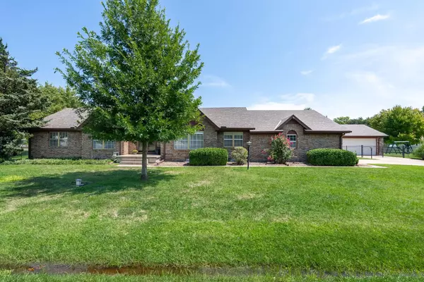 1400 S Fieldcrest Street, Wichita, KS 67209
