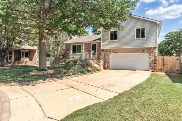 Wichita, KS 67215,10006 W Yosemite Ct