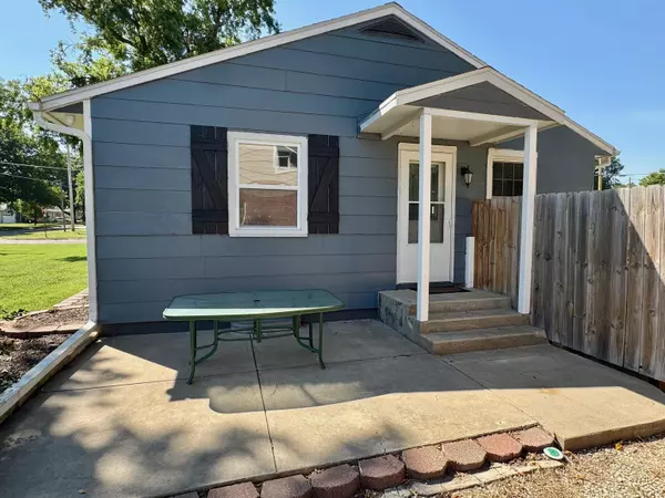 Abilene, KS 67410-3512,1412 NW 3rd St