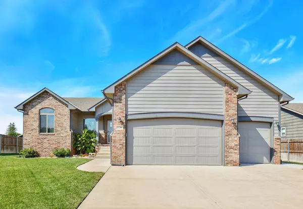 2230 E Birchwood Ct, Derby, KS 67037