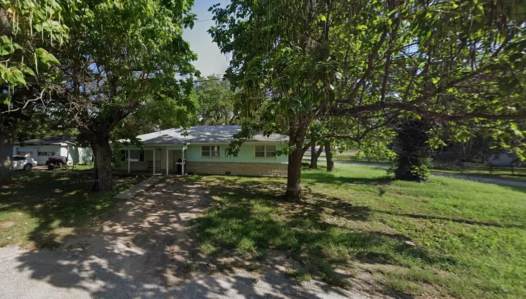 218 E 7th Ave, Belle Plaine, KS 67013