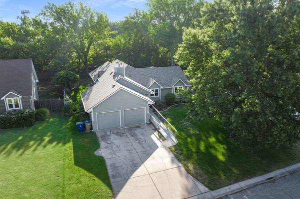 1224 S Hilltop Rd, Derby, KS 67037