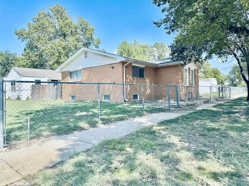 2258 S IDA, Wichita, KS 67211