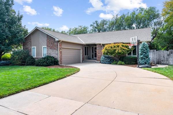 215 N Woodchuck Ln,  Wichita,  KS 67212