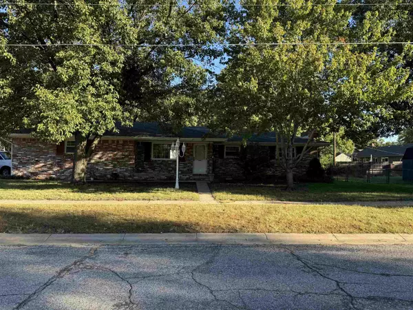 2612 W 27th Street North, Wichita, KS 67204-4608