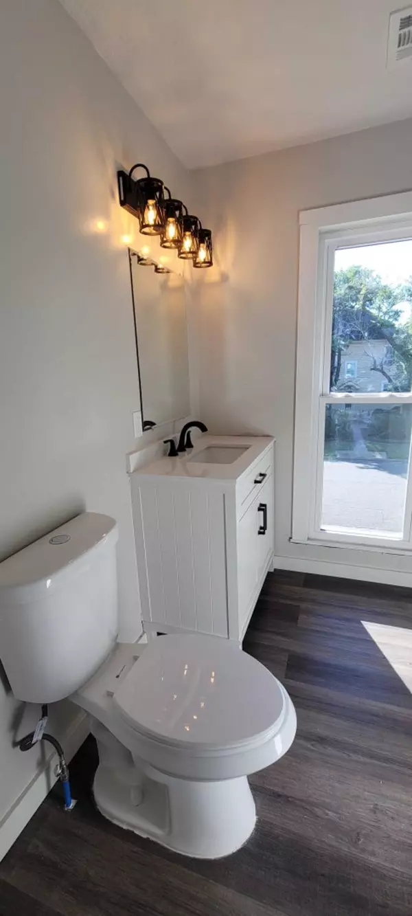 Newton, KS 67114,301 SE 4th St