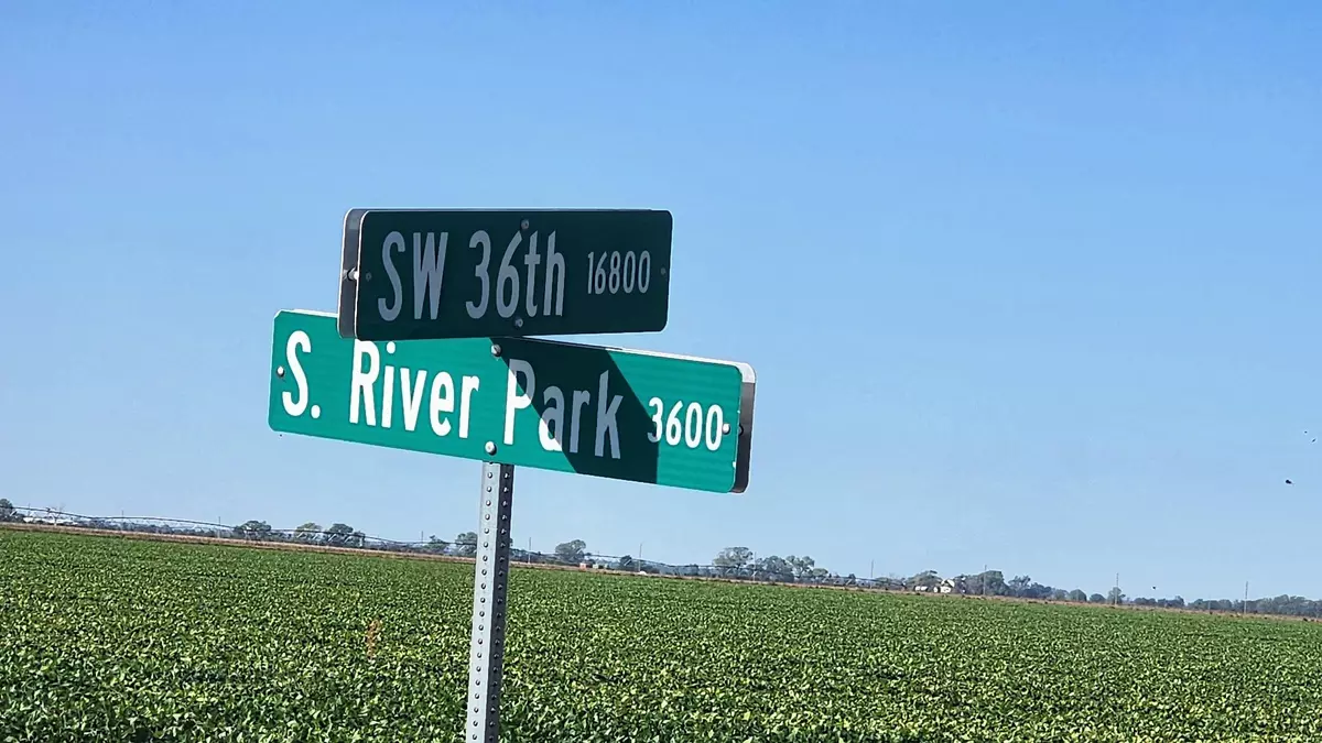 Halstead, KS 67056,3107 S River Park