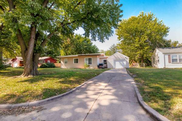 2029 S Grove St, Wichita, KS 67211