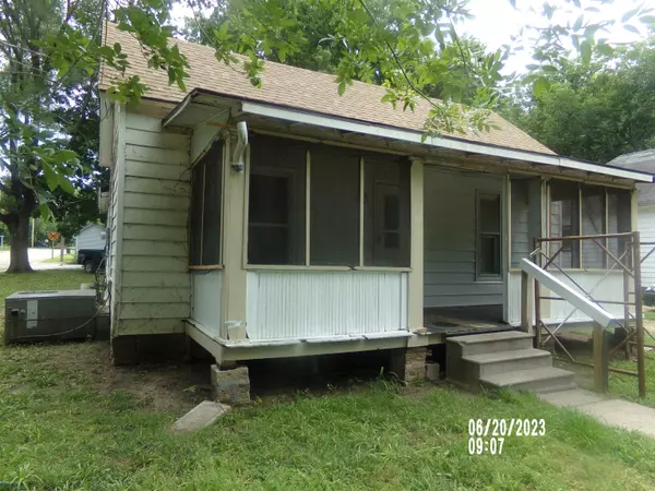 102 Minnesota,  Winfield,  KS 67156