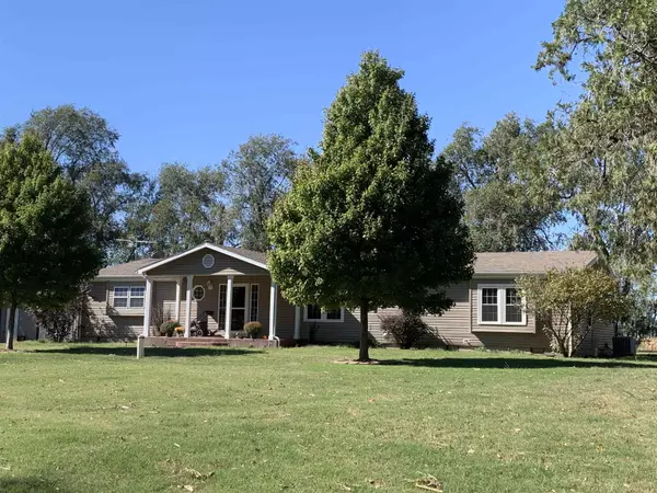 12301 E Sun City Rd, Haven, KS 67543
