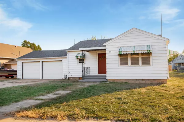 210 S Plum St, Pretty Prairie, KS 67570