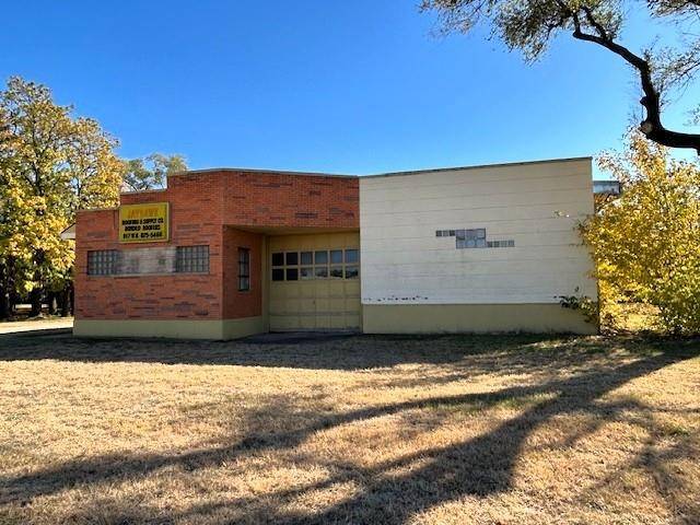 Salina, KS 67401,917 W North St