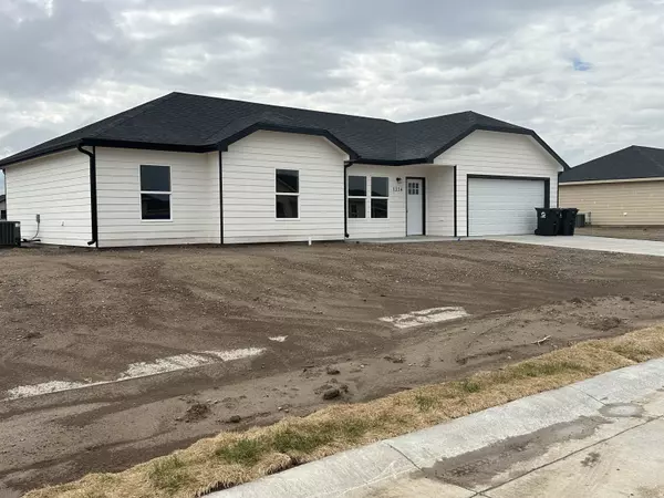 1224 Harbor Drive,  Salina,  KS 67401