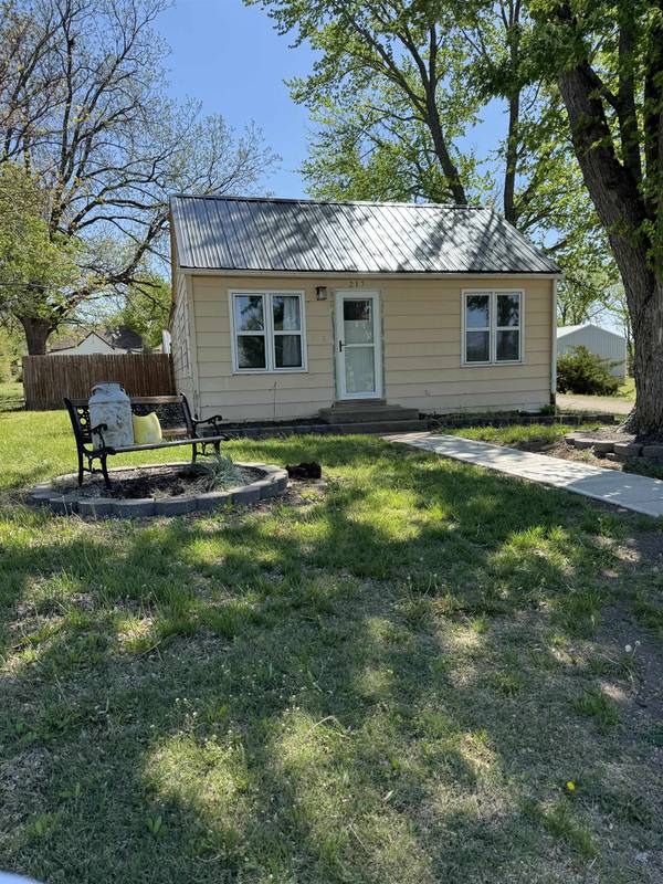 217 West St, Ellsworth, KS 67439