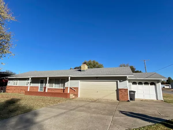 1102 W Kansas Avenue, Arkansas City, KS 67005