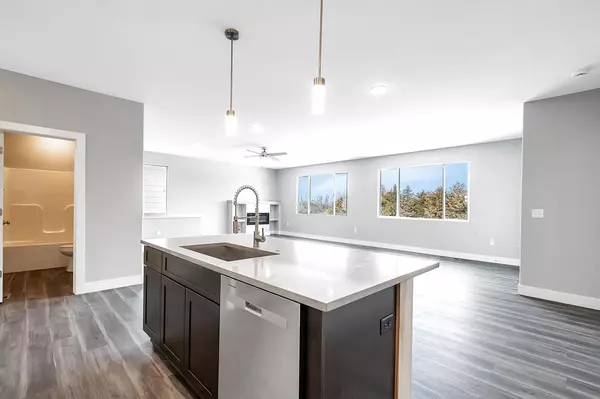 Park City, KS 67219,2744 E Ironstone st