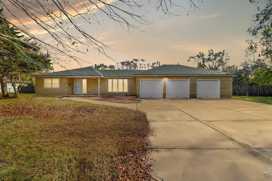 246 S Delos Ave, Haysville, KS 67060-1719